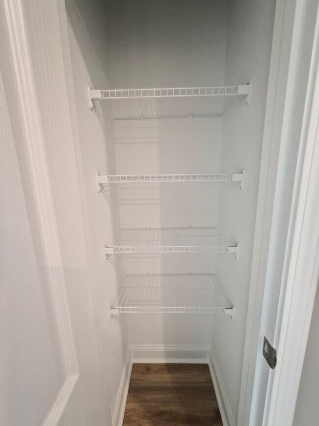 Building Photo - 187 Loren Rd