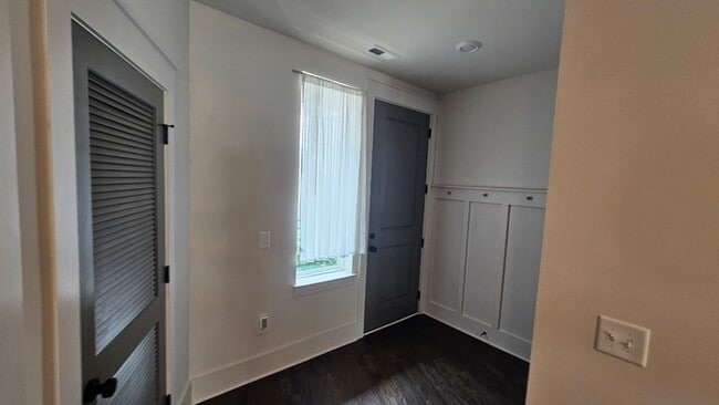 Building Photo - Simple & Stylish 1BR, 1BA Home