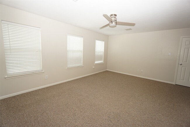 Building Photo - 2434 Ranch Hollow Ct
