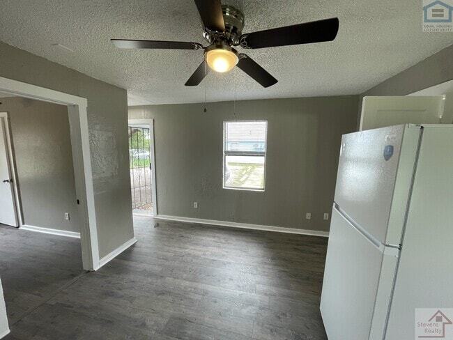 Building Photo - 307 SW 19th St