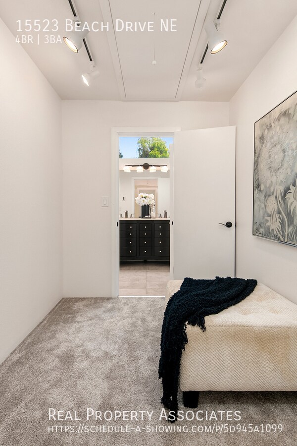 Building Photo - 15523 Beach Dr NE