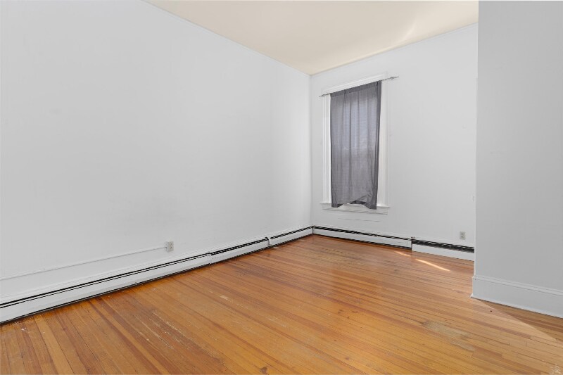 Building Photo - 77 Lloyd Ave