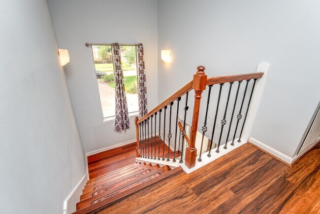 Building Photo - 3927 Pleasant Valley Dr
