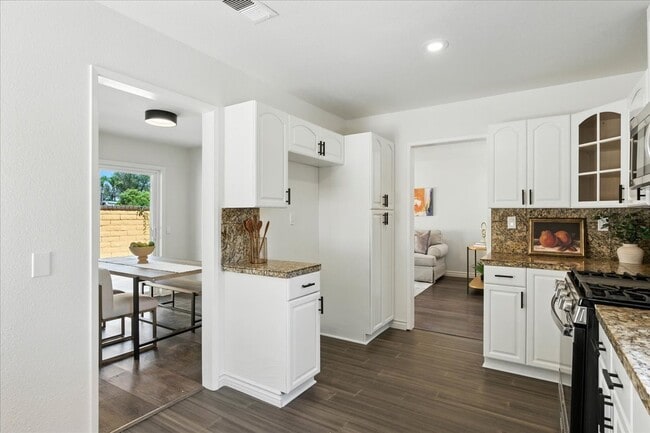 Building Photo - 6979 Walker Ct