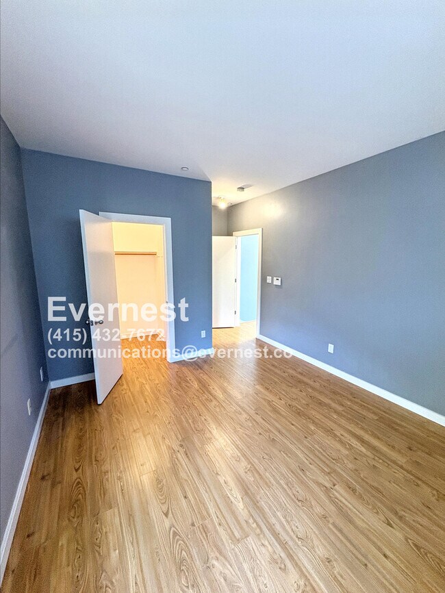 Building Photo - Beautiful 2 bed 2 bath in Oakland!