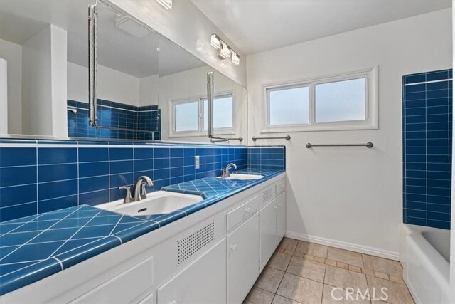 Building Photo - 336 W Hillcrest Blvd