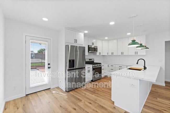 Primary Photo - 4026 Charles St