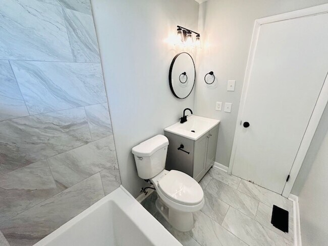 Building Photo - MOVE IN SPECIAL- $300 Off First Month's Rent-MOVE IN READY BRICK HOME!