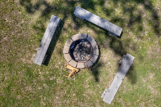 Building Photo - 1815 Lower Valley Rd