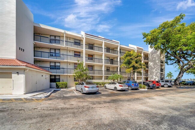 Building Photo - 117 Lake Emerald Dr