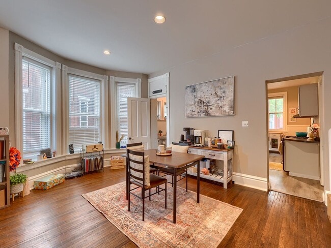 Building Photo - Large Updated 4 BR Home!