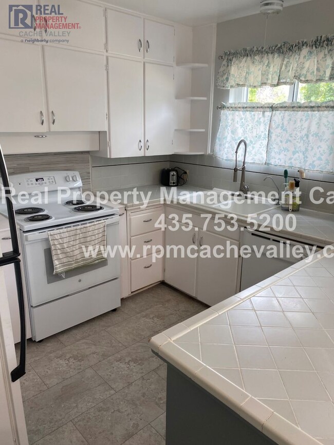Building Photo - Great 5 bedrooms and 3 baths home Close to...