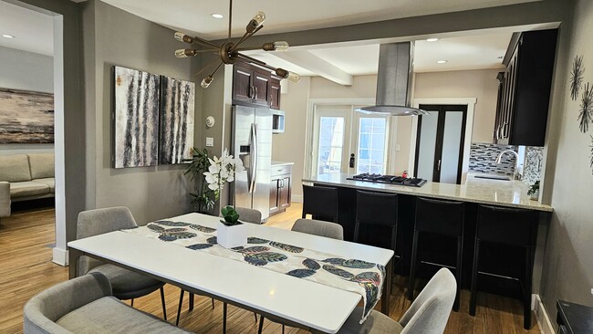 Building Photo - 55 Lakeview St