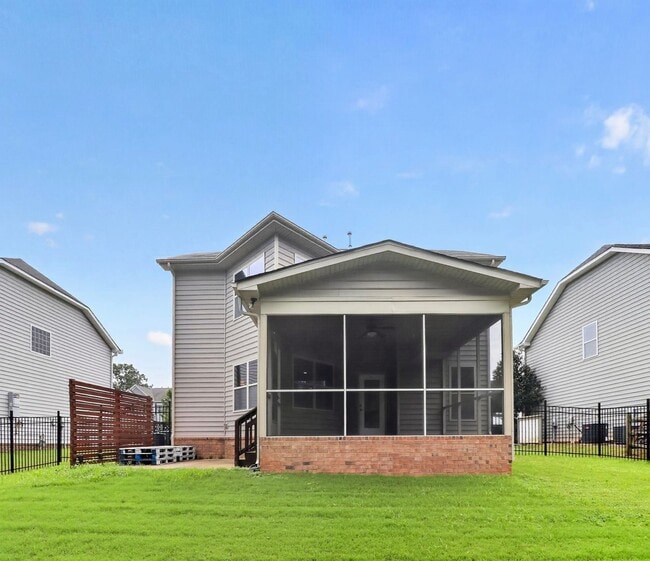 Building Photo - 549 Daventry Ct