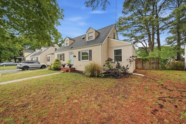 Building Photo - 8037 Crescent Rd