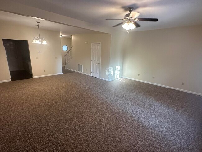 Building Photo - 2005 River Ridge Rd