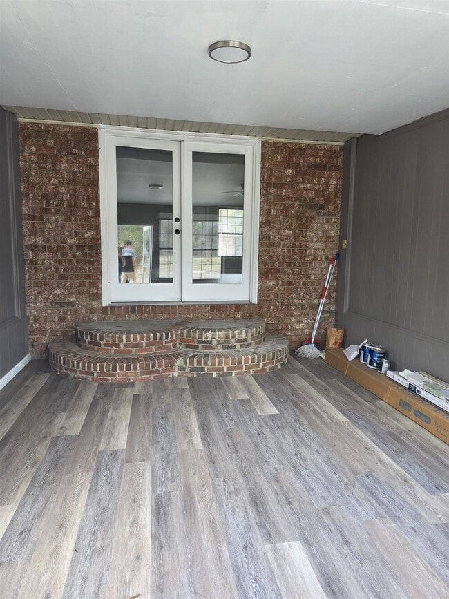 Building Photo - 331 Robin Ave