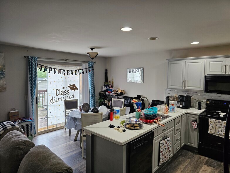 Building Photo - 202 Fawn Ct