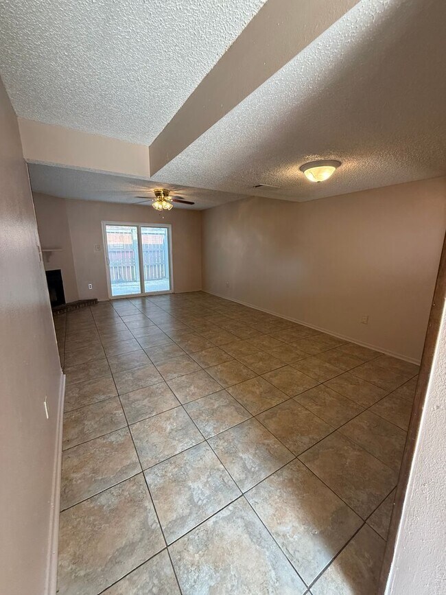Building Photo - 8911-8911 GSRI Ave
