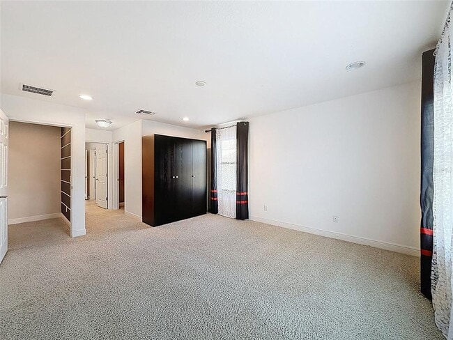 Building Photo - 10701 Laurel Vista Way