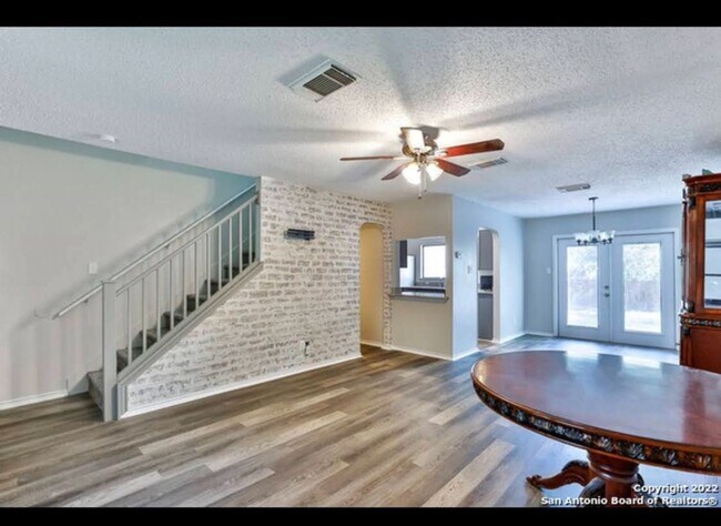 Building Photo - Charming 3BR House in San Antonio