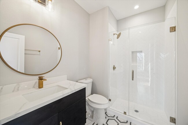 Building Photo - 1003 E 28th St