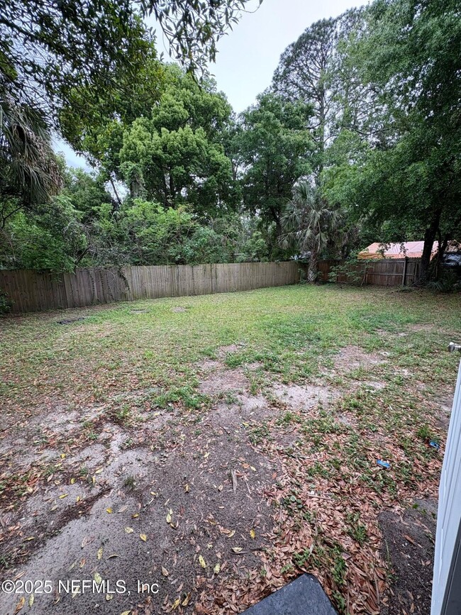 Building Photo - 2540 Spirea St