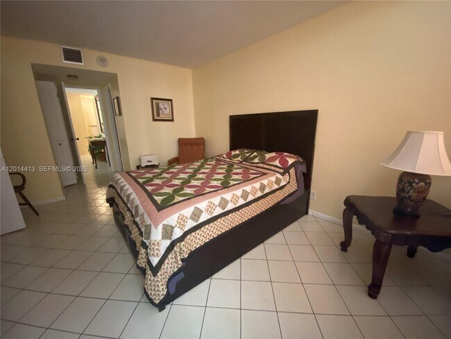 Building Photo - 1817 S Ocean Dr