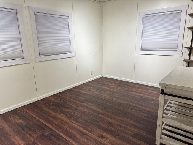 Building Photo - 43 Pleasant View St