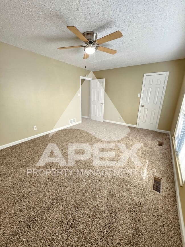 Building Photo - MOVE-IN SPECIAL, $1 RENT!! - Nice 2Bd - 1.5 Ba. Town House in West Knox off Cedar Bluff!