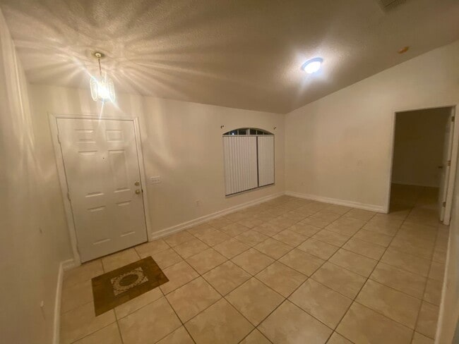 Building Photo - 909 Gateshead Ct