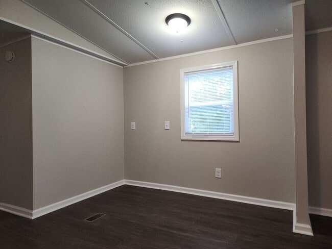 Building Photo - 4 Elcona St