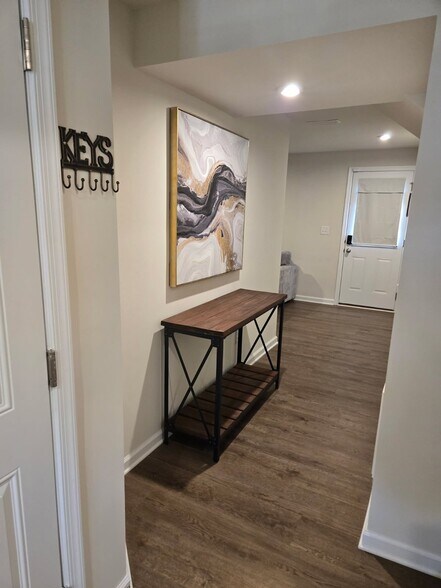 Building Photo - 4205 Shiner Ln