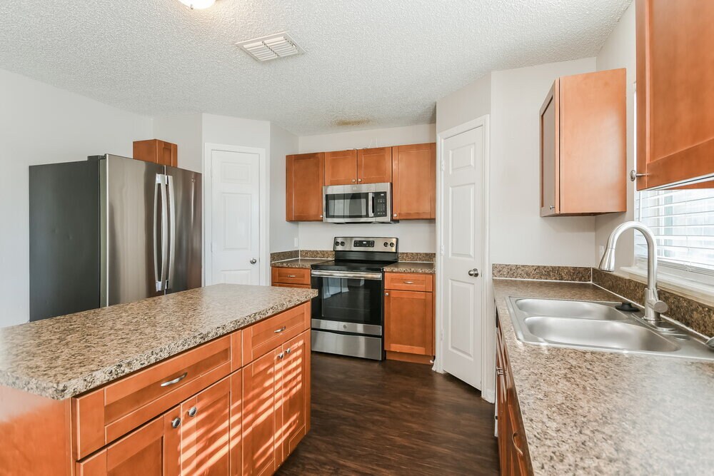 Building Photo - 2924 Elbib Dr