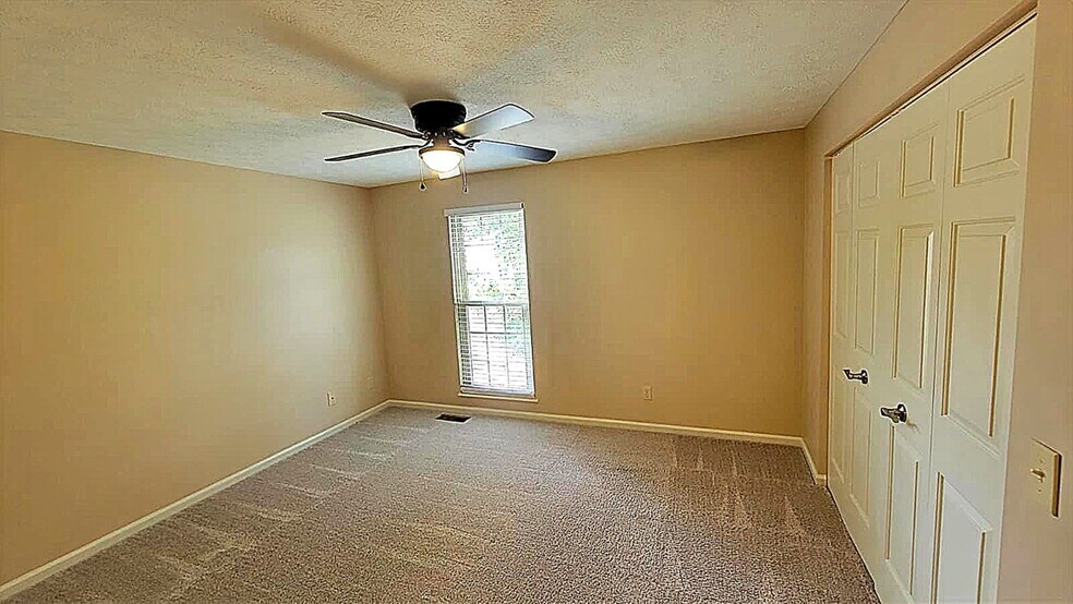 Building Photo - 6525 Blossomwood Cir NE