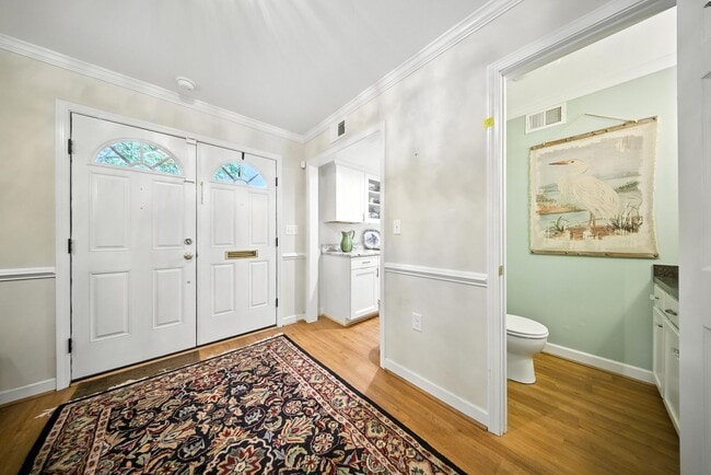 Building Photo - Spacious 2 -story townhome in the heart of Forest Acres