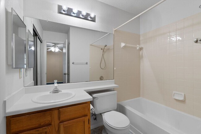 Building Photo - Perfect 3-Bedroom Condo in North Austin for Lease