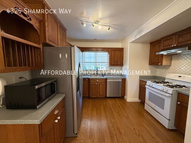 Building Photo - 4325 Shamrock Way