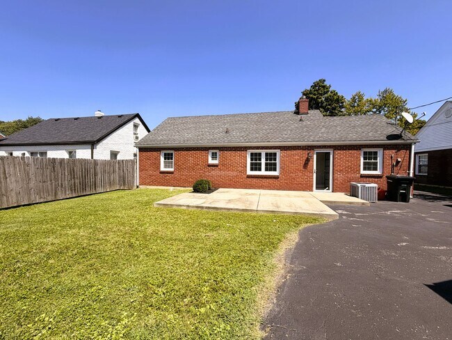 Building Photo - 217 Kewanna Dr