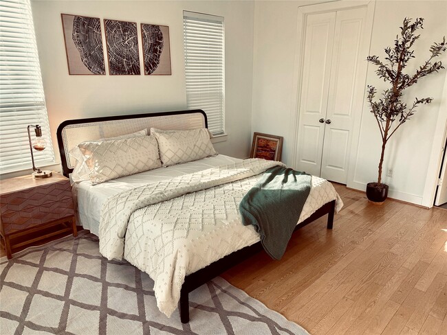 Building Photo - 3205 Baron St