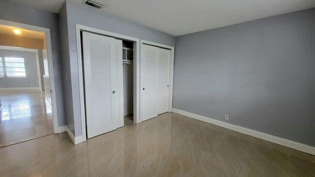 Building Photo - 1821 NE 56th St