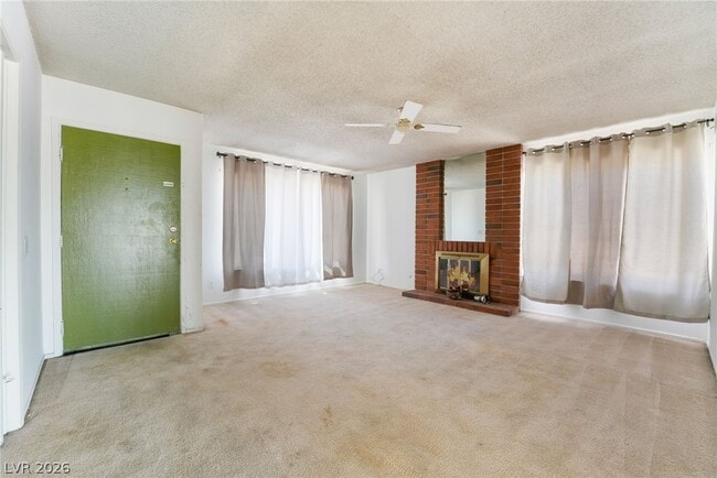 Building Photo - 2102 E Russell Rd