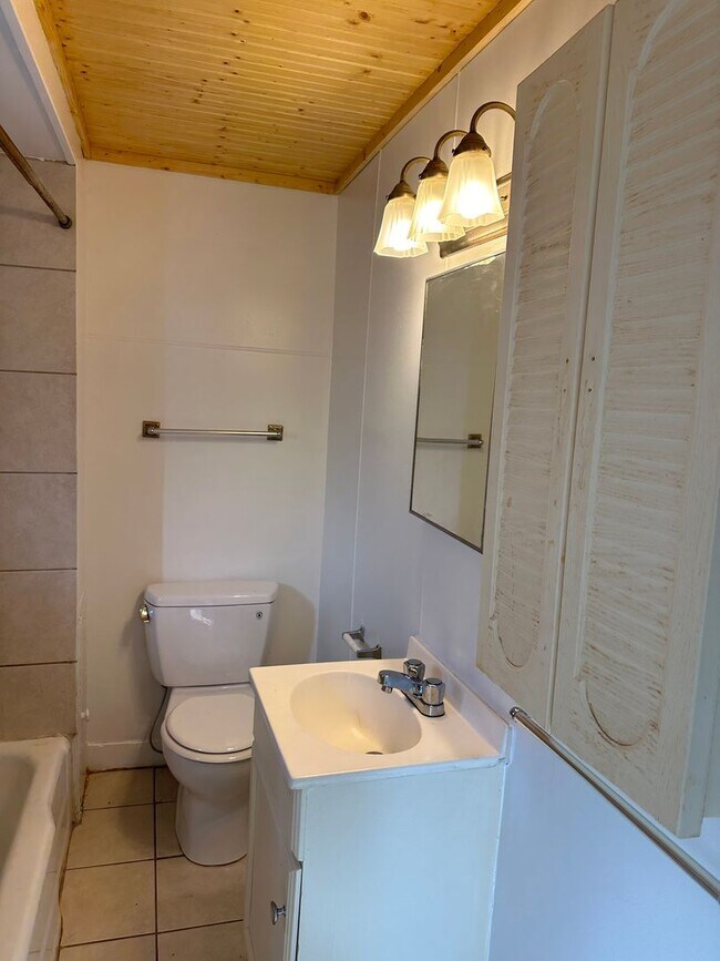Building Photo - Royal Oak Triplex - Hawthorn
