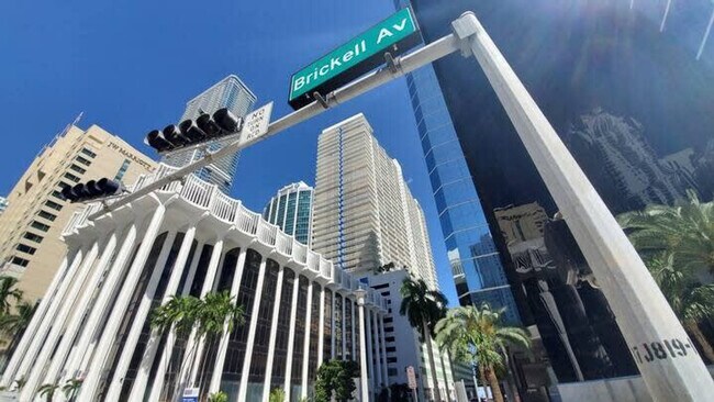 Building Photo - 1200 Brickell Bay Dr
