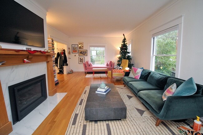 Building Photo - 3309 NW Thurman St