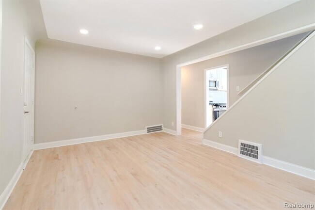 Building Photo - 1517 W Saratoga St