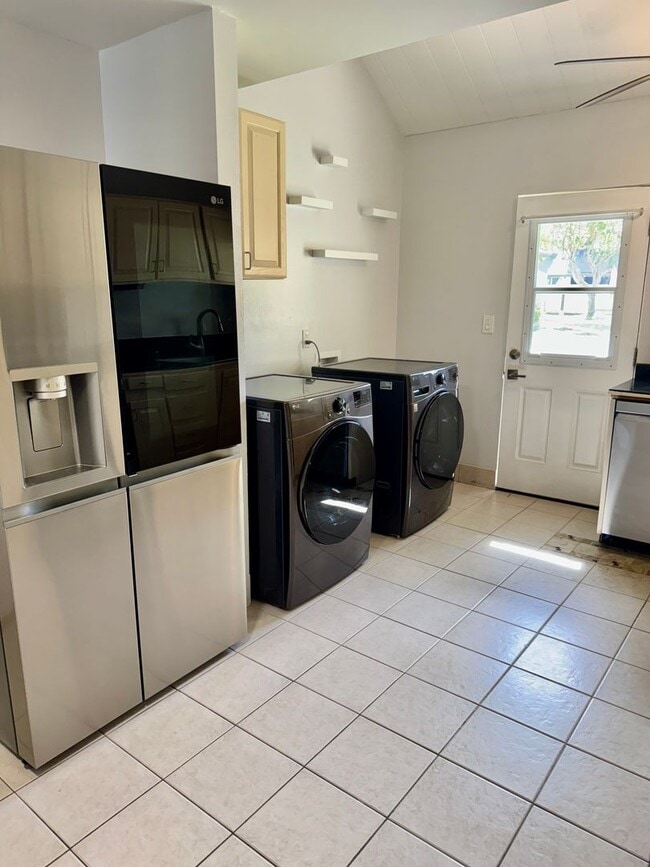 Building Photo - 3/2/2 Townhome at Village Green