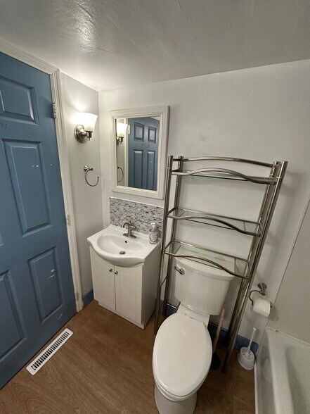 Building Photo - 11 Walker St