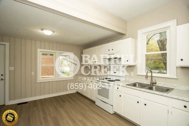 Building Photo - 2-Bedroom 1-Bath + Bonus room
