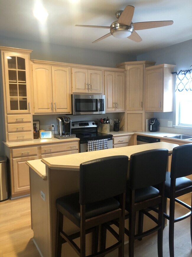 Building Photo - 40 Park Island Dr